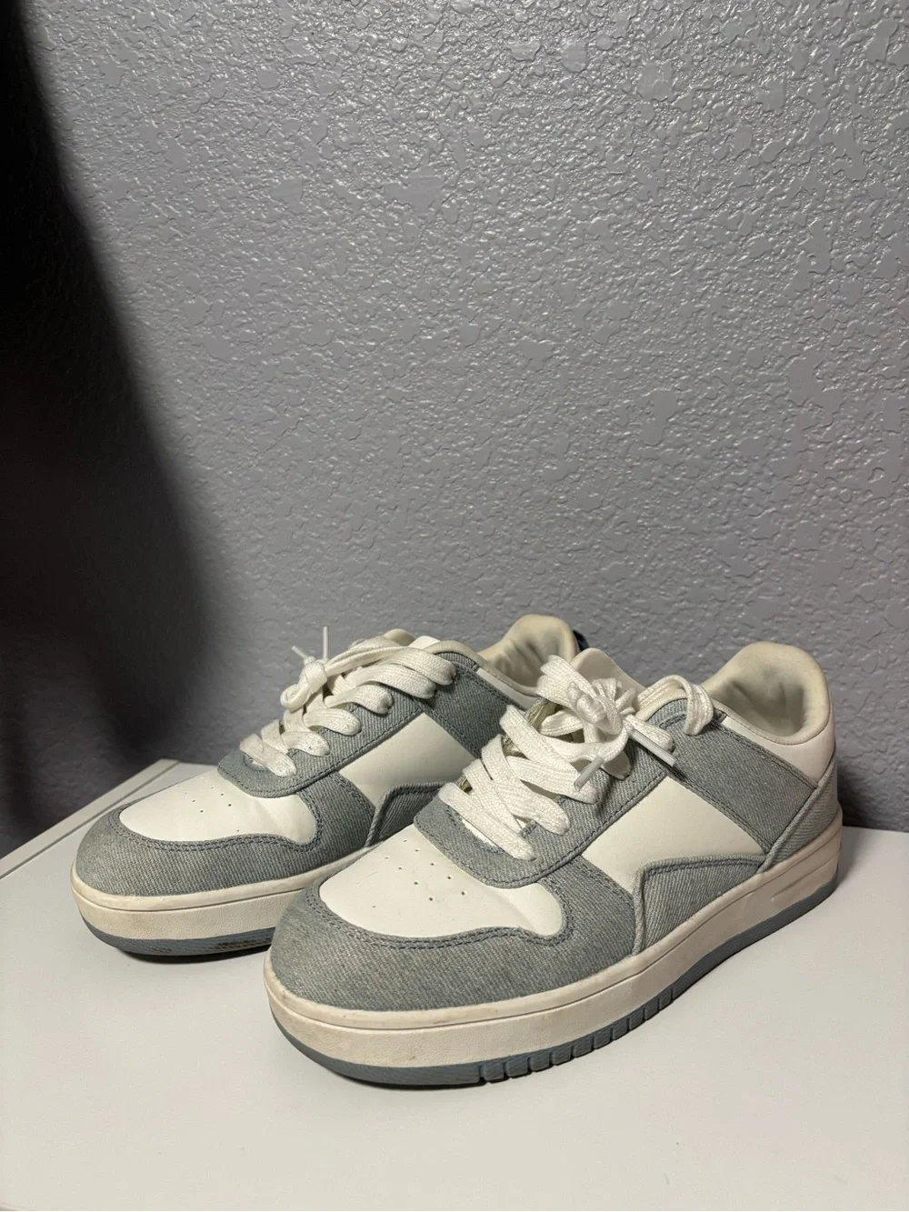Casual women’s Low-Top Sneakers in white and blue
